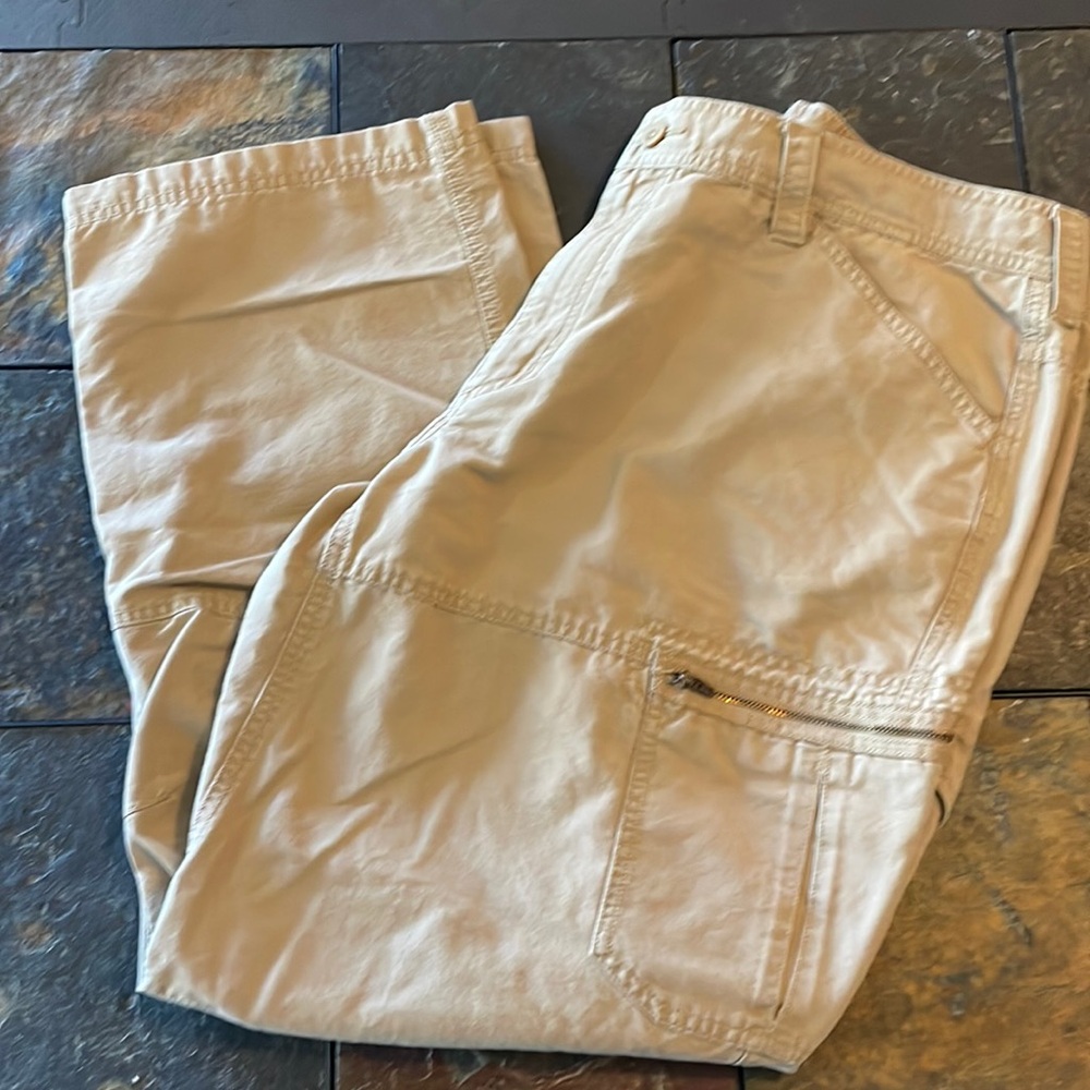 The North Face size 40 short cargo pants NWOT